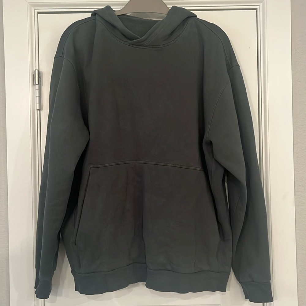 Men’s lululemon hooded sweatshirt. Dark forest green color. Size XL.